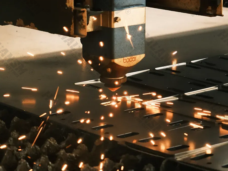Plasma cutter consumable wear diagnosis — hafnium pit depth measurement, nozzle bore inspection, green arc discoloration warning signs