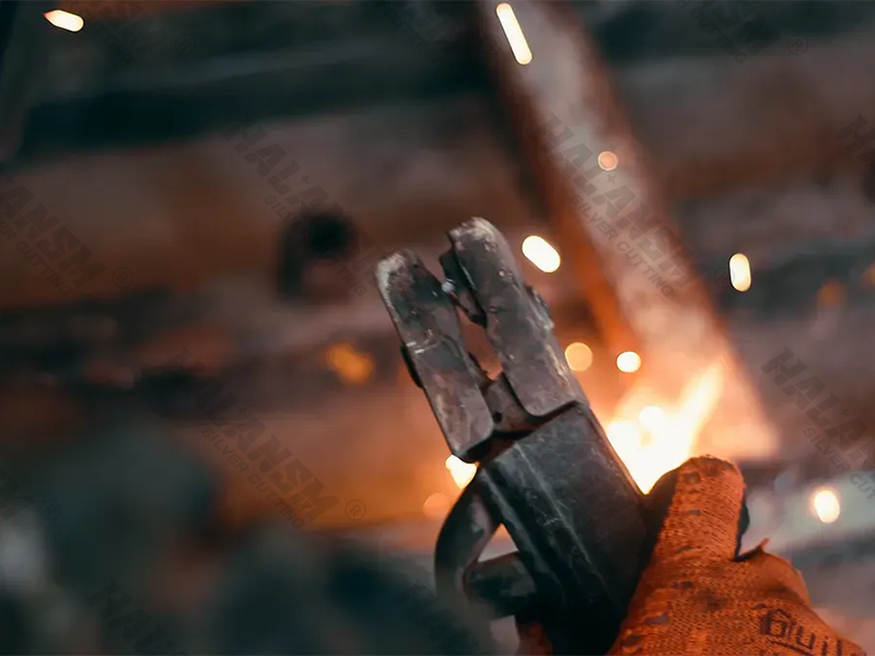 Plasma cutter consumable wear diagnosis — hafnium pit depth measurement, nozzle bore inspection, green arc discoloration warning signs